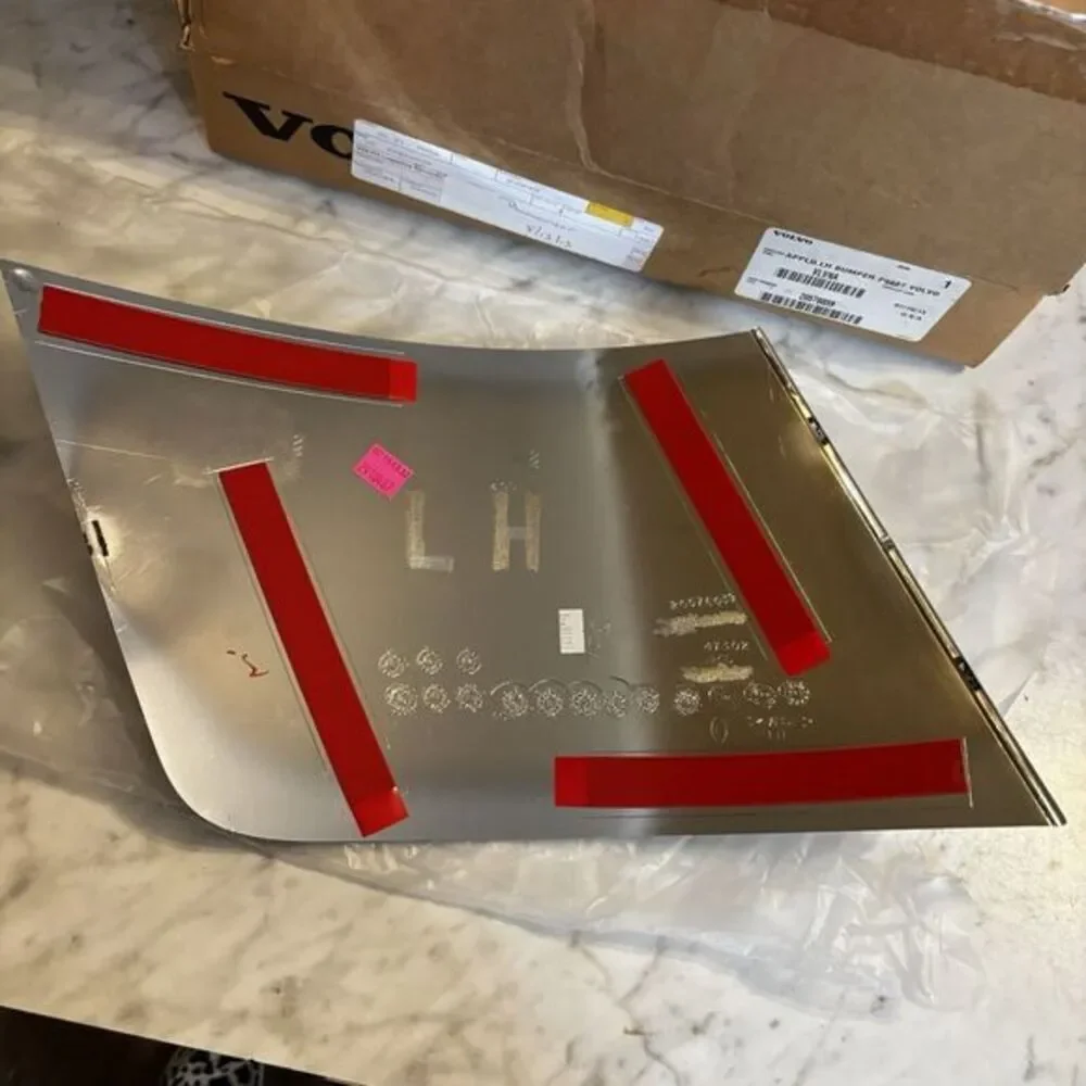 New In Box Volvo Truck Bumper Chrome Cap Right Hand‎ VLN 20576039